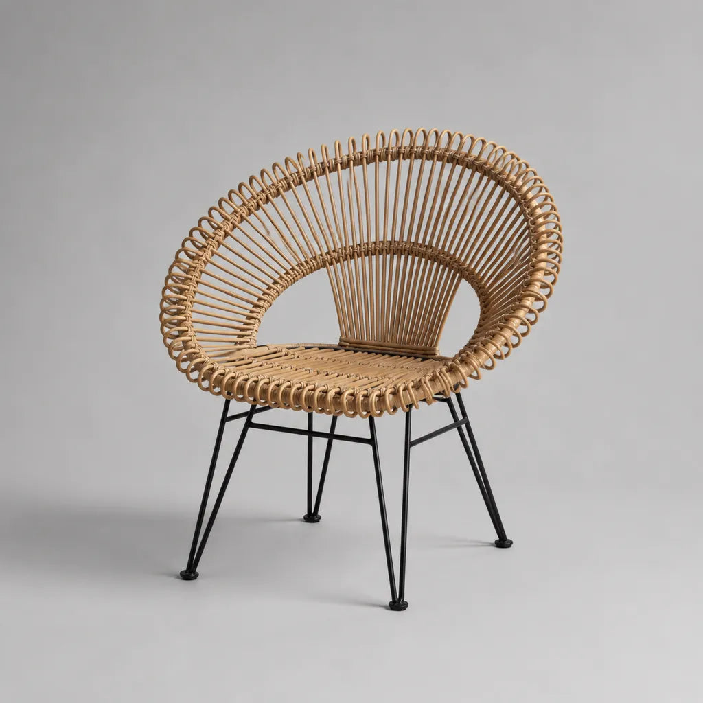 Fauteuil rond en rotin naturel et métal noir, 85 × 73 × 86 cm