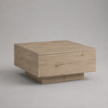 Table basse carrée en panneaux de particules mélaminés, décor chêne clair, avec socle en retrait, 80 × 80 × 40 cm